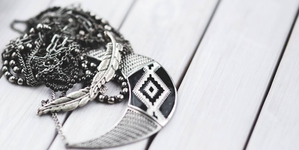 Silberschmuck zur Herstellung von Gesichtswasser