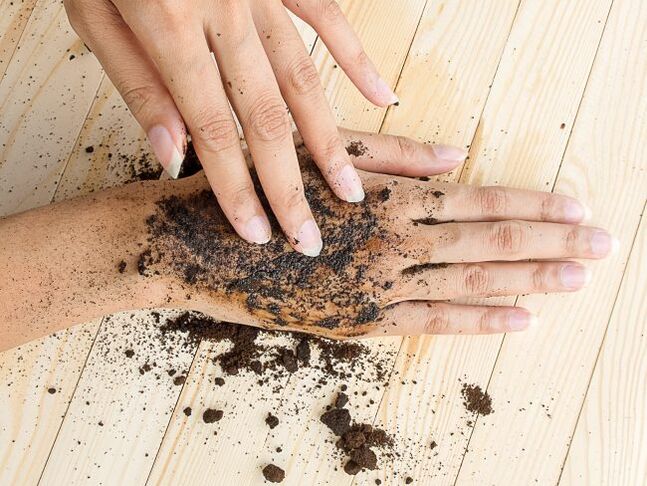 Handpeeling mit Salz und Kaffee