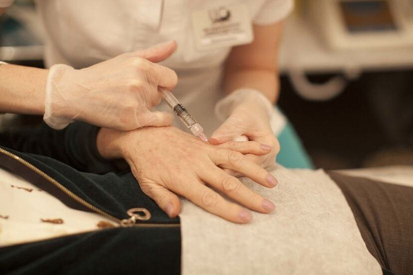 Injektionsverjüngung der Haut der Hände